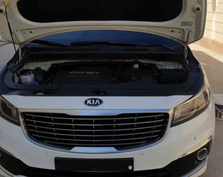 Киа Карнивал 2019 в Киеве на Automoto.ua Белый Киа Карнивал, объемом двигателя 2.2 л и пробегом 98 тыс. км за 18983 $, фото 2 на Automoto.ua