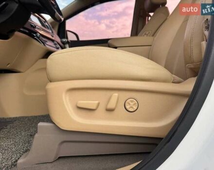 Белый Киа Карнивал, объемом двигателя 2.2 л и пробегом 140 тыс. км за 25900 $, фото 22 на Automoto.ua