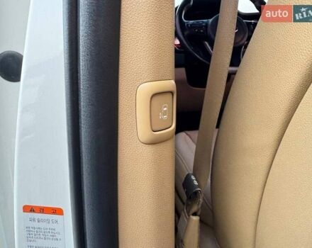 Киа Карнивал 2019 в Киеве на Automoto.ua Белый Киа Карнивал, объемом двигателя 2.2 л и пробегом 140 тыс. км за 25900 $, фото 24 на Automoto.ua