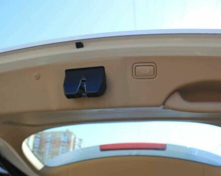 Белый Киа Карнивал, объемом двигателя 2.2 л и пробегом 143 тыс. км за 22000 $, фото 7 на Automoto.ua