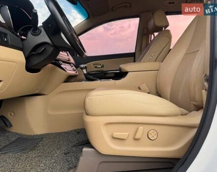 Киа Карнивал 2019 в Киеве на Automoto.ua Белый Киа Карнивал, объемом двигателя 2.2 л и пробегом 140 тыс. км за 25900 $, фото 21 на Automoto.ua