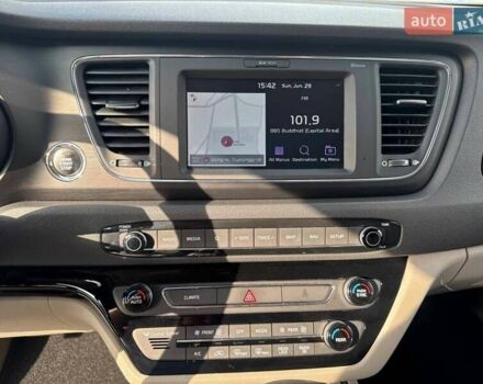 Киа Карнивал 2019 в Киеве на Automoto.ua Белый Киа Карнивал, объемом двигателя 2.2 л и пробегом 108 тыс. км за 28500 $, фото 15 на Automoto.ua