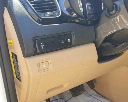 Белый Киа Карнивал, объемом двигателя 2.2 л и пробегом 102 тыс. км за 28900 $, фото 5 на Automoto.ua