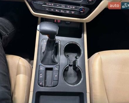 Белый Киа Карнивал, объемом двигателя 2.2 л и пробегом 134 тыс. км за 25900 $, фото 15 на Automoto.ua