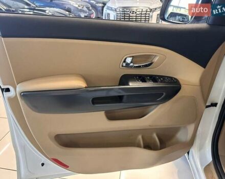 Белый Киа Карнивал, объемом двигателя 2.2 л и пробегом 134 тыс. км за 25900 $, фото 10 на Automoto.ua