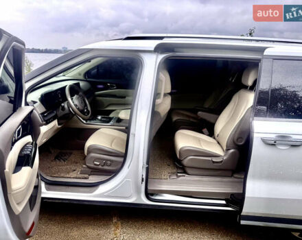 Белый Киа Карнивал, объемом двигателя 2.2 л и пробегом 85 тыс. км за 35500 $, фото 7 на Automoto.ua