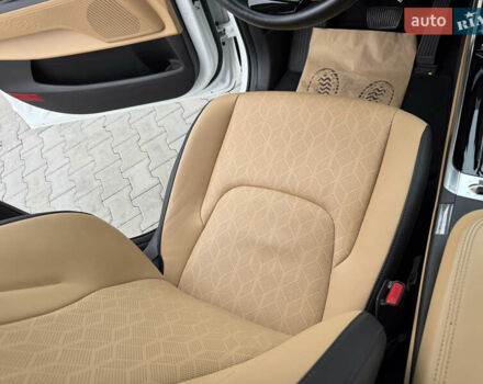 Белый Киа Карнивал, объемом двигателя 2.2 л и пробегом 23 тыс. км за 41900 $, фото 56 на Automoto.ua