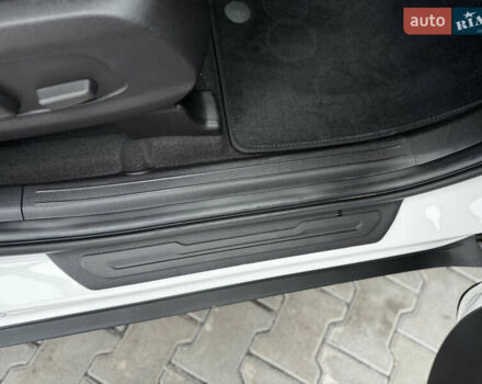 Белый Киа Карнивал, объемом двигателя 2.2 л и пробегом 23 тыс. км за 41900 $, фото 116 на Automoto.ua