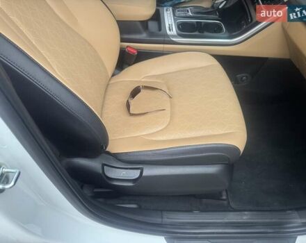 Белый Киа Карнивал, объемом двигателя 2.15 л и пробегом 78 тыс. км за 32300 $, фото 17 на Automoto.ua