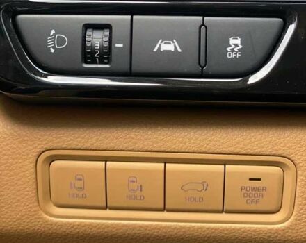 Белый Киа Карнивал, объемом двигателя 2.2 л и пробегом 44 тыс. км за 23000 $, фото 6 на Automoto.ua