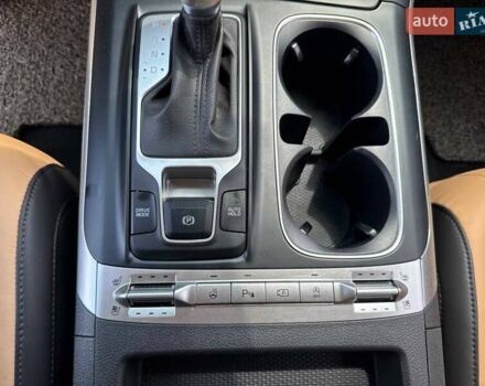 Белый Киа Карнивал, объемом двигателя 2.15 л и пробегом 42 тыс. км за 41900 $, фото 16 на Automoto.ua