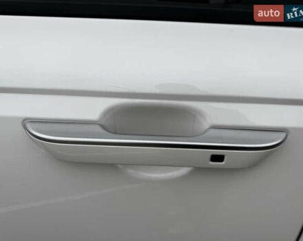 Белый Киа Карнивал, объемом двигателя 2.2 л и пробегом 23 тыс. км за 41900 $, фото 46 на Automoto.ua