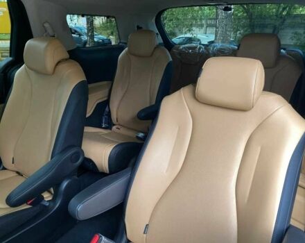 Белый Киа Карнивал, объемом двигателя 2.2 л и пробегом 44 тыс. км за 23000 $, фото 7 на Automoto.ua