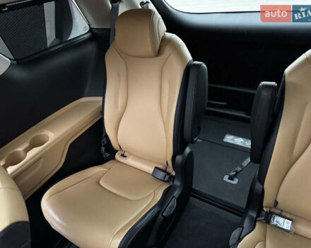 Белый Киа Карнивал, объемом двигателя 2.2 л и пробегом 23 тыс. км за 41900 $, фото 87 на Automoto.ua