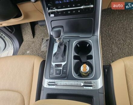 Білий Кіа Карнівал, об'ємом двигуна 2.15 л та пробігом 167 тис. км за 33000 $, фото 7 на Automoto.ua