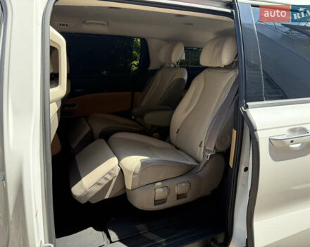 Белый Киа Карнивал, объемом двигателя 2.2 л и пробегом 11 тыс. км за 44900 $, фото 17 на Automoto.ua