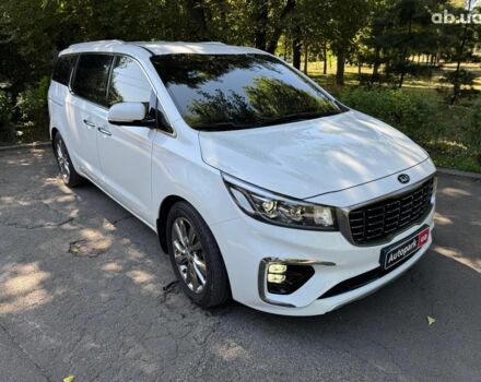 Белый Киа Карнивал, объемом двигателя 2.2 л и пробегом 145 тыс. км за 30490 $, фото 4 на Automoto.ua