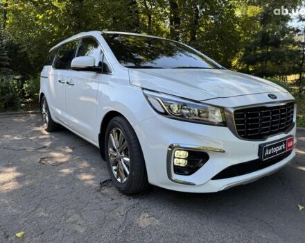 Белый Киа Карнивал, объемом двигателя 2.2 л и пробегом 145 тыс. км за 30490 $, фото 3 на Automoto.ua