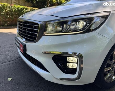 Белый Киа Карнивал, объемом двигателя 2.2 л и пробегом 145 тыс. км за 30490 $, фото 12 на Automoto.ua