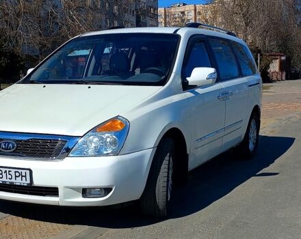 Білий Кіа Карнівал, об'ємом двигуна 2.2 л та пробігом 200 тис. км за 13000 $, фото 1 на Automoto.ua