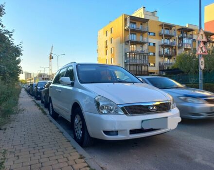 Белый Киа Карнивал, объемом двигателя 2.2 л и пробегом 225 тыс. км за 5513 $, фото 1 на Automoto.ua
