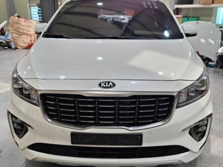 Киа Карнивал 2016 в Киеве на Automoto.ua Белый Киа Карнивал, объемом двигателя 2 л и пробегом 263 тыс. км за 16000 $, фото 1 на Automoto.ua