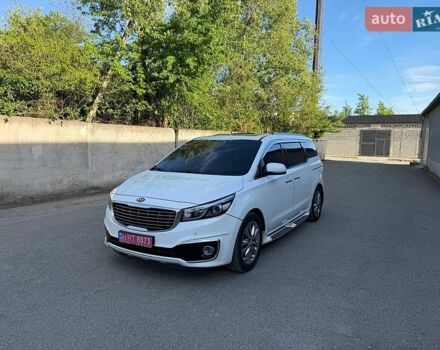 Белый Киа Карнивал, объемом двигателя 2.2 л и пробегом 107 тыс. км за 20700 $, фото 1 на Automoto.ua