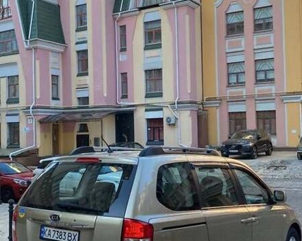 Бежевый Киа Карнивал, объемом двигателя 2.9 л и пробегом 90 тыс. км за 9100 $, фото 2 на Automoto.ua