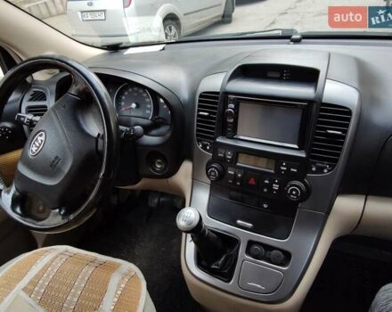 Бежевый Киа Карнивал, объемом двигателя 2.9 л и пробегом 90 тыс. км за 9100 $, фото 15 на Automoto.ua