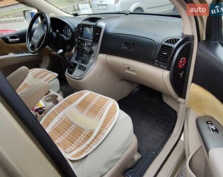 Бежевый Киа Карнивал, объемом двигателя 2.9 л и пробегом 90 тыс. км за 9100 $, фото 16 на Automoto.ua