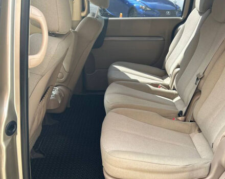 Киа Карнивал 2008 в Черновцах на Automoto.ua Бежевый Киа Карнивал, объемом двигателя 2.9 л и пробегом 308 тыс. км за 7500 $, фото 12 на Automoto.ua