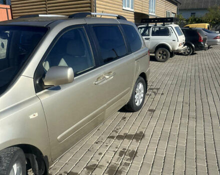 Бежевый Киа Карнивал, объемом двигателя 2.9 л и пробегом 300 тыс. км за 6000 $, фото 5 на Automoto.ua