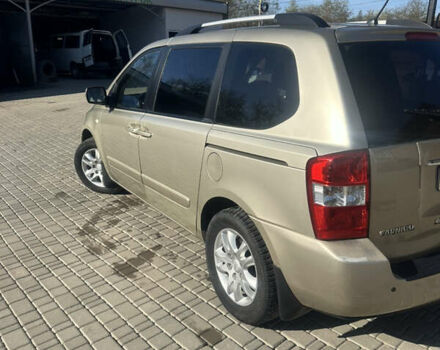 Бежевый Киа Карнивал, объемом двигателя 2.9 л и пробегом 300 тыс. км за 6000 $, фото 4 на Automoto.ua