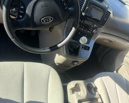 Бежевый Киа Карнивал, объемом двигателя 2.9 л и пробегом 300 тыс. км за 6000 $, фото 6 на Automoto.ua