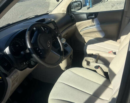 Бежевый Киа Карнивал, объемом двигателя 2.9 л и пробегом 300 тыс. км за 6000 $, фото 8 на Automoto.ua