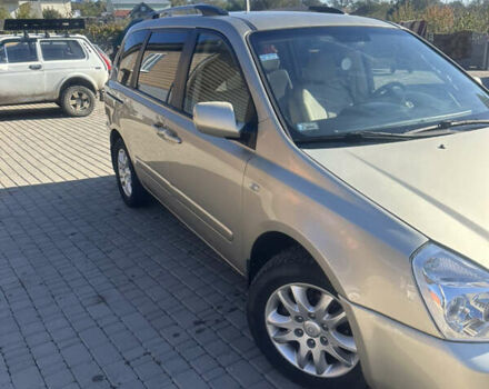 Бежевый Киа Карнивал, объемом двигателя 2.9 л и пробегом 300 тыс. км за 6000 $, фото 1 на Automoto.ua