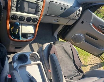 Черный Киа Карнивал, объемом двигателя 2.9 л и пробегом 300 тыс. км за 4600 $, фото 6 на Automoto.ua