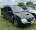 Черный Киа Карнивал, объемом двигателя 2.9 л и пробегом 300 тыс. км за 5500 $, фото 1 на Automoto.ua