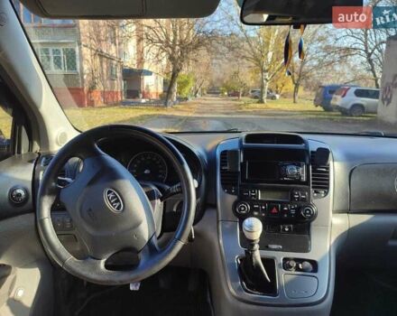 Черный Киа Карнивал, объемом двигателя 2.66 л и пробегом 310 тыс. км за 5800 $, фото 10 на Automoto.ua