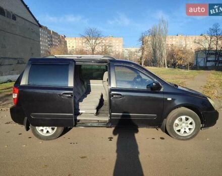 Черный Киа Карнивал, объемом двигателя 2.66 л и пробегом 310 тыс. км за 5800 $, фото 4 на Automoto.ua