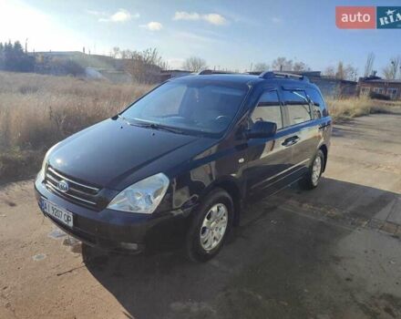 Черный Киа Карнивал, объемом двигателя 2.66 л и пробегом 310 тыс. км за 5800 $, фото 1 на Automoto.ua