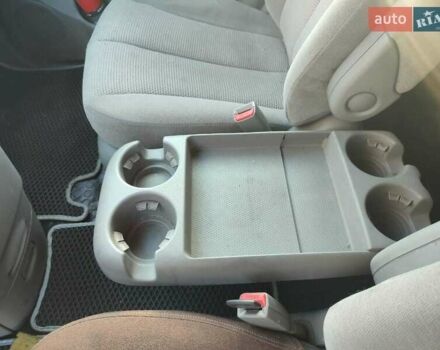 Черный Киа Карнивал, объемом двигателя 2.66 л и пробегом 310 тыс. км за 5800 $, фото 23 на Automoto.ua