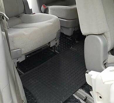 Черный Киа Карнивал, объемом двигателя 2.66 л и пробегом 310 тыс. км за 5800 $, фото 18 на Automoto.ua