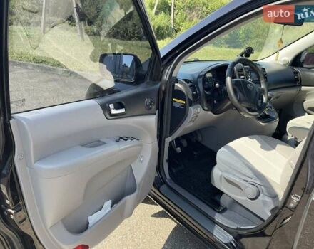 Черный Киа Карнивал, объемом двигателя 2.9 л и пробегом 223 тыс. км за 6300 $, фото 14 на Automoto.ua