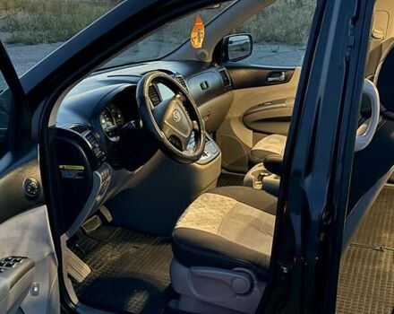 Черный Киа Карнивал, объемом двигателя 2.9 л и пробегом 292 тыс. км за 7300 $, фото 28 на Automoto.ua