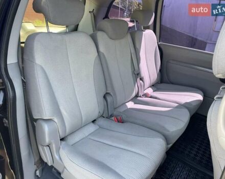 Черный Киа Карнивал, объемом двигателя 2.9 л и пробегом 223 тыс. км за 6300 $, фото 29 на Automoto.ua