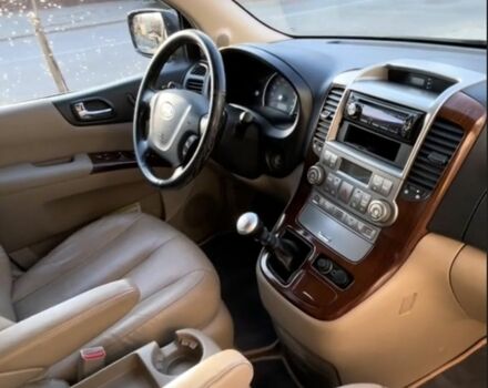 Черный Киа Карнивал, объемом двигателя 2.9 л и пробегом 262 тыс. км за 4500 $, фото 3 на Automoto.ua