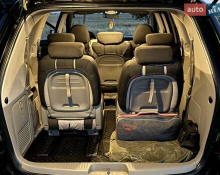 Черный Киа Карнивал, объемом двигателя 2.9 л и пробегом 292 тыс. км за 7300 $, фото 22 на Automoto.ua