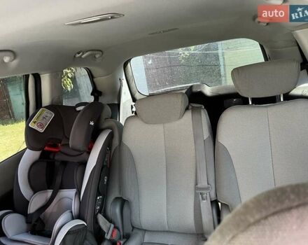 Киа Карнивал 2008 в Смеле на Automoto.ua Черный Киа Карнивал, объемом двигателя 2.92 л и пробегом 304 тыс. км за 6000 $, фото 4 на Automoto.ua