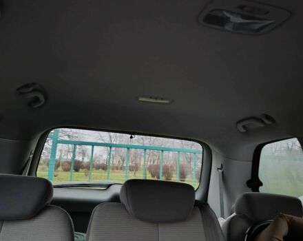 Черный Киа Карнивал, объемом двигателя 2.9 л и пробегом 174 тыс. км за 8774 $, фото 4 на Automoto.ua